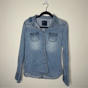 American Eagle Chambray Button Down Top